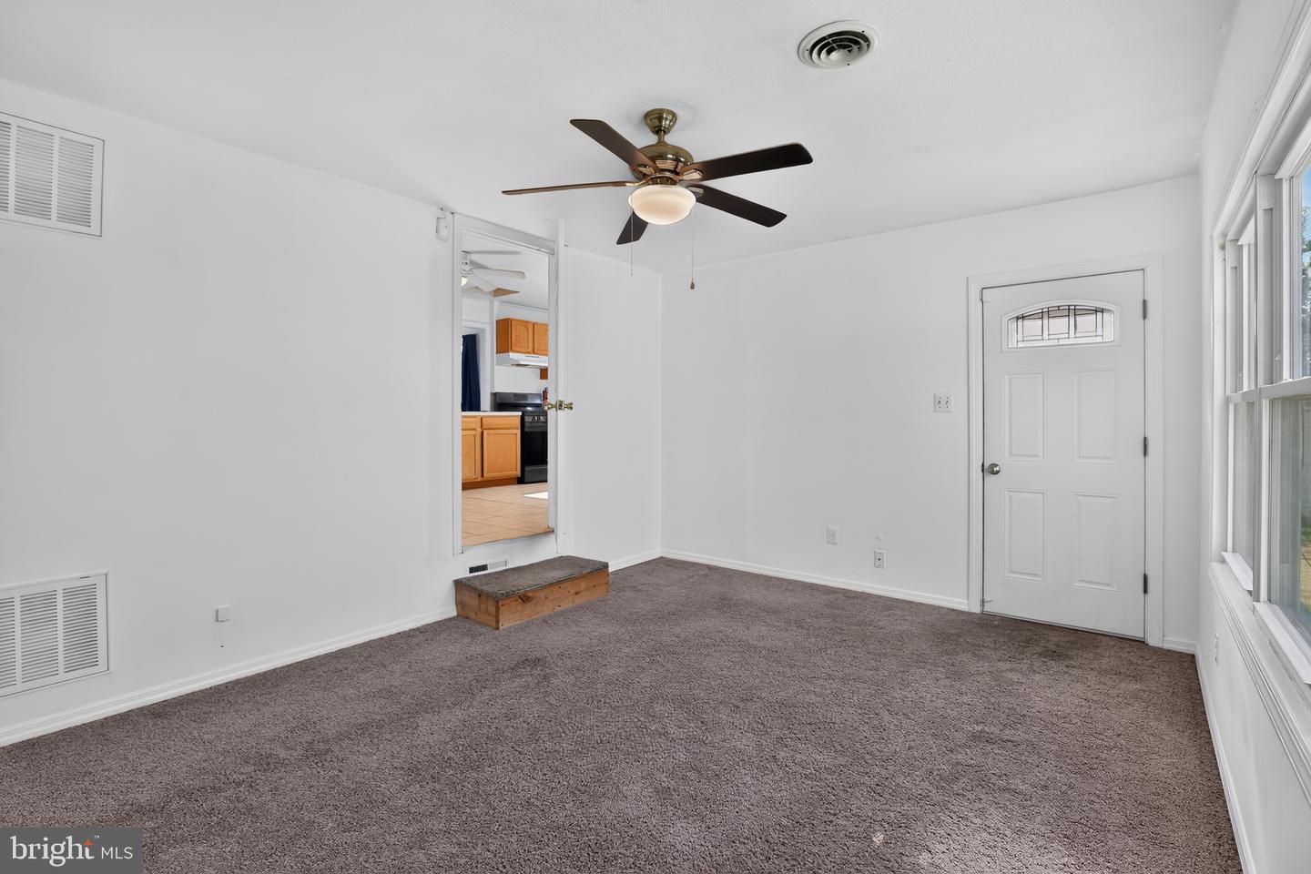 452 9th Ave Property Photo 12