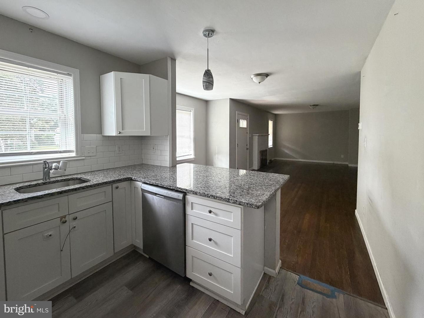 10 Webster Ave Property Photo 6