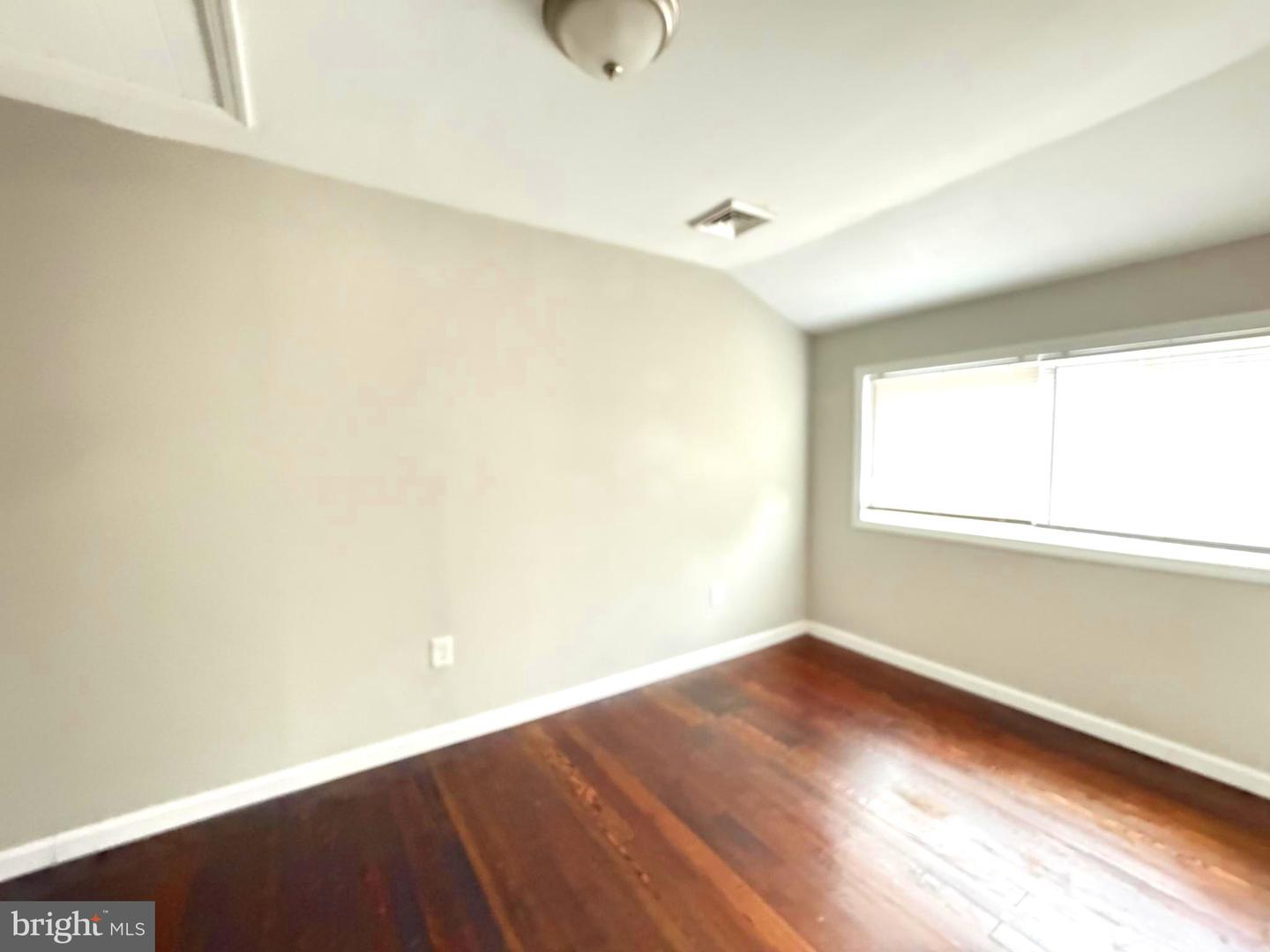 10 Webster Ave Property Photo 7