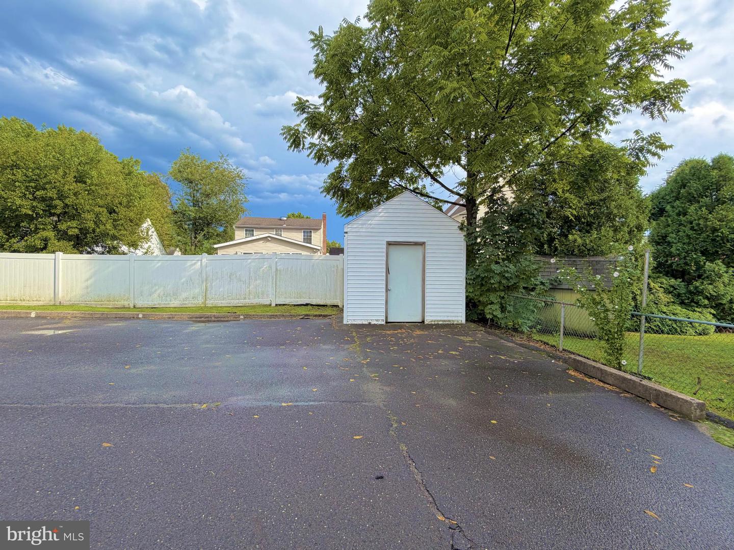 10 Webster Ave Property Photo 24