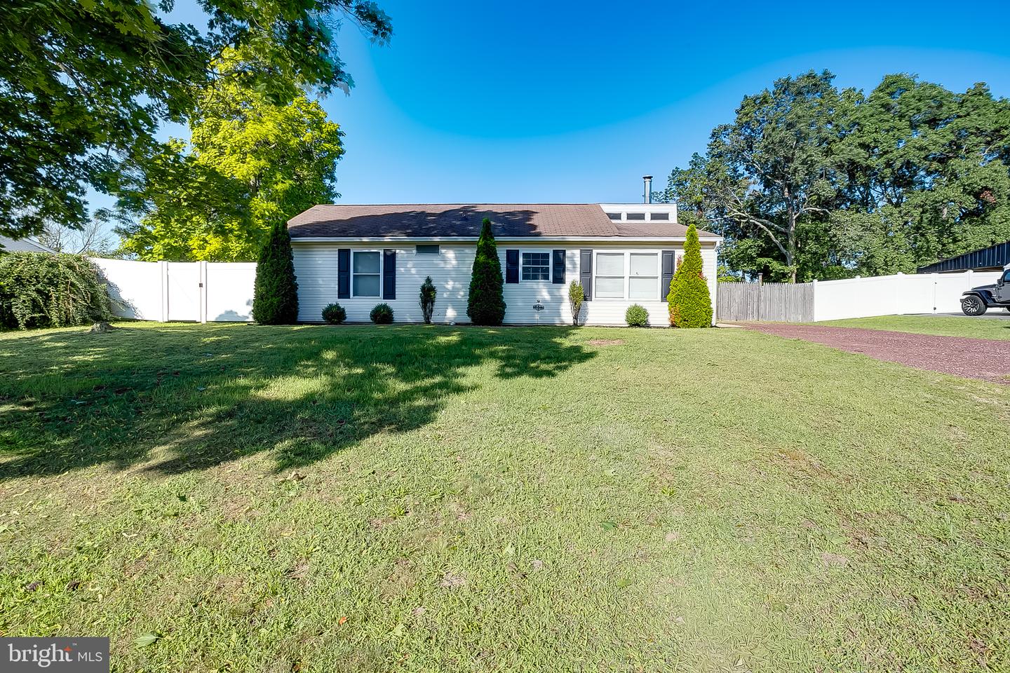 19 Dundalk Ln Property Photo 2
