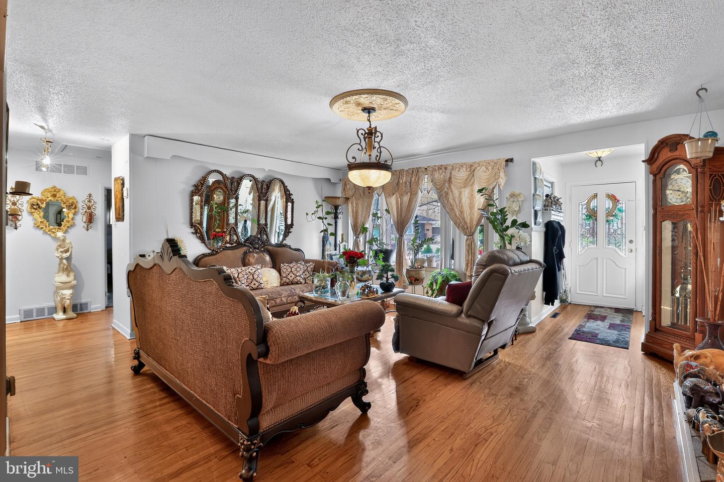 6025 Forrest Ave Property Photo 1