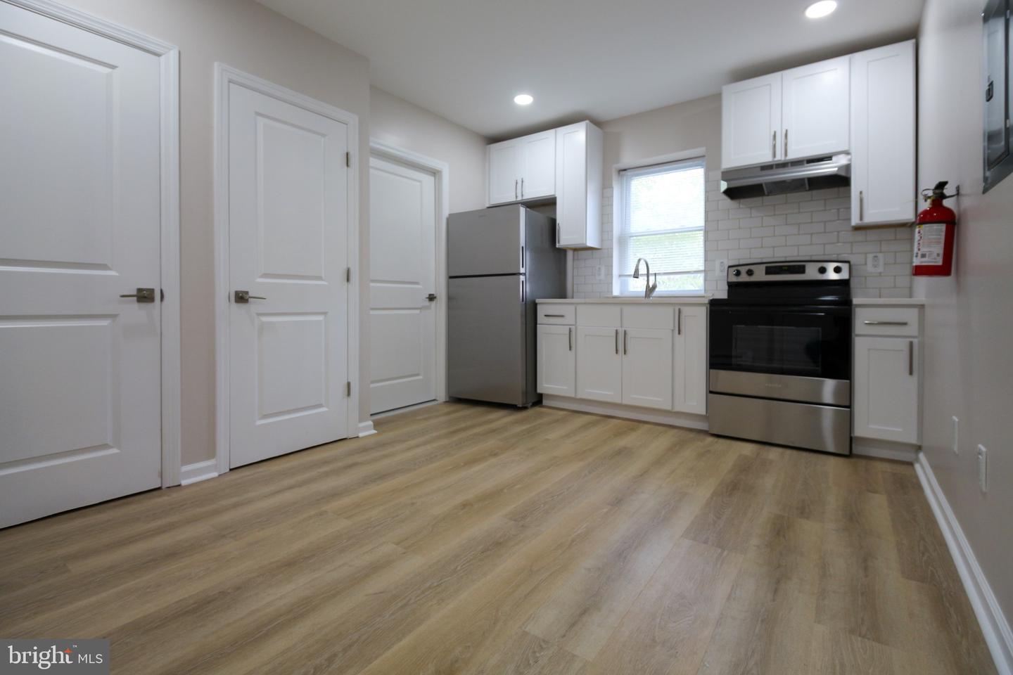 602-604 Broadway Property Photo 4