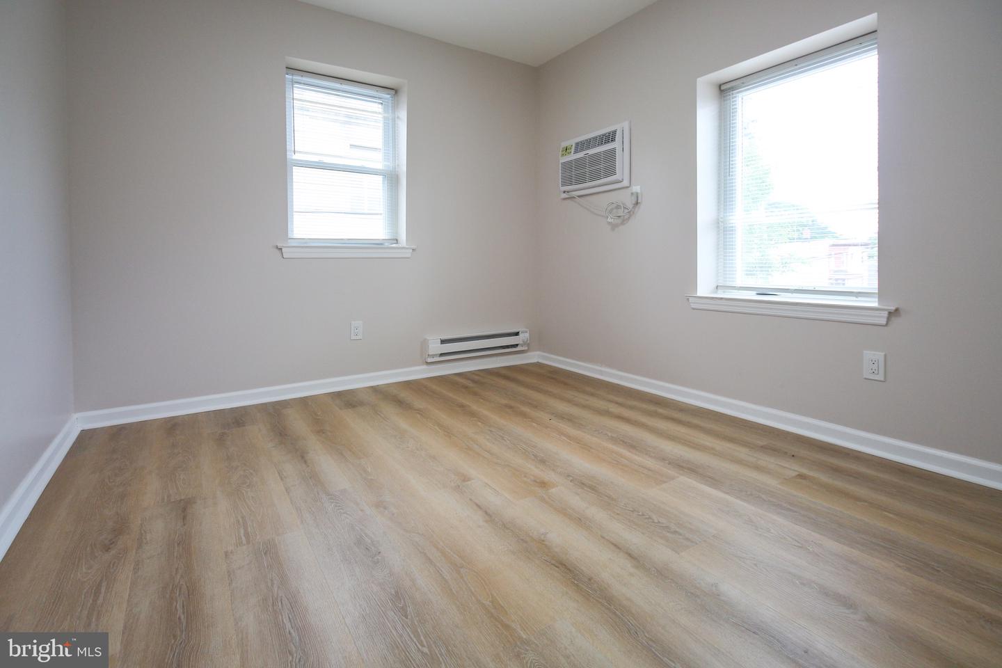 602-604 Broadway Property Photo 6