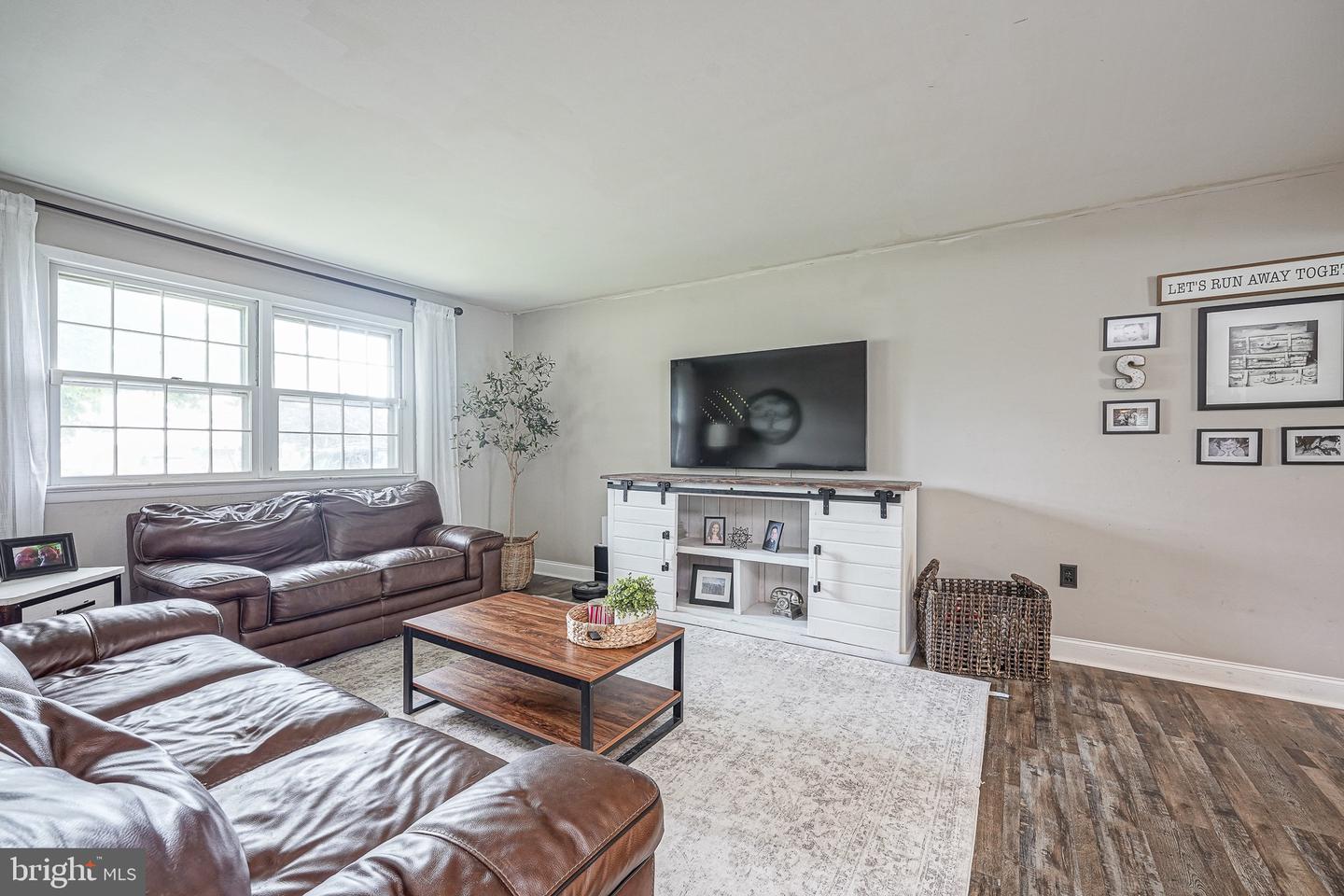 2 Broadview Ave Property Photo 5