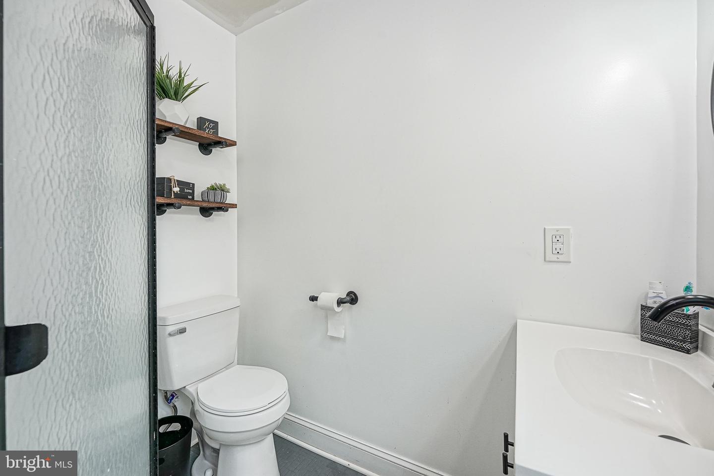 2 Broadview Ave Property Photo 26