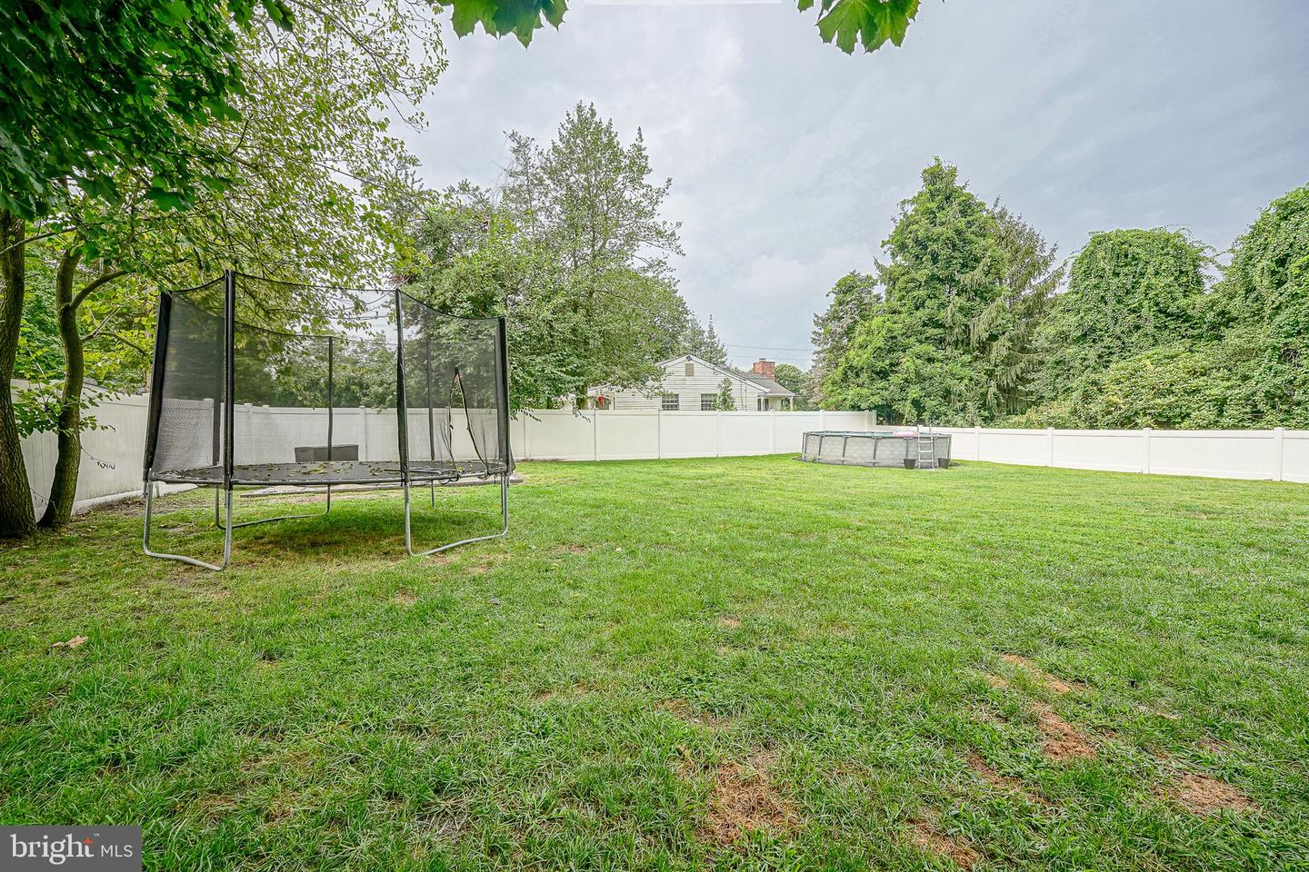 2 Broadview Ave Property Photo 32