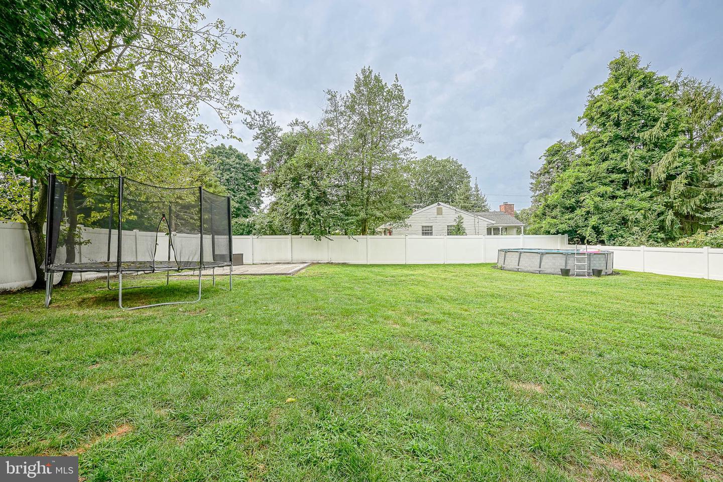 2 Broadview Ave Property Photo 33