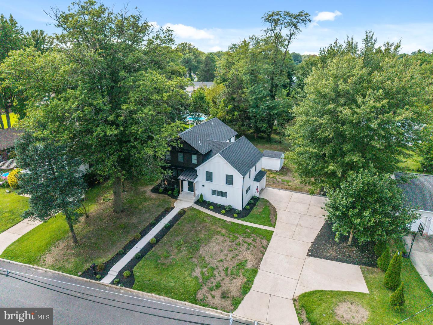 345 Oak Ave Property Photo 4