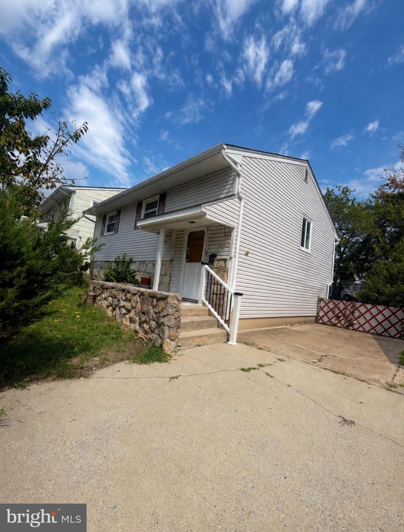 2242 Norwood Ave Property Photo 1