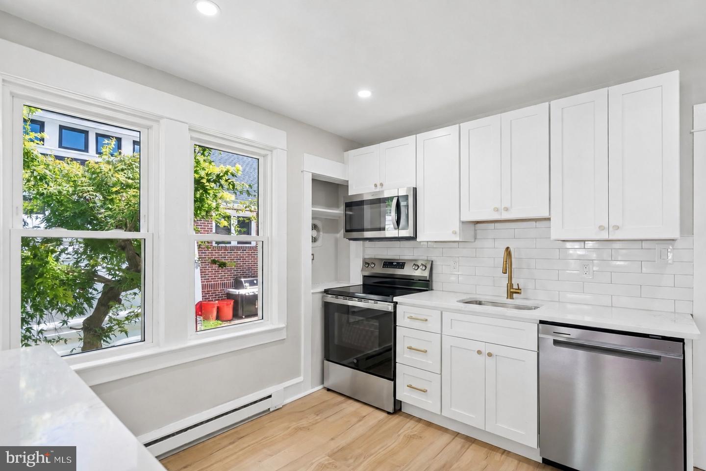 102 E Park Ave #a Property Photo 1