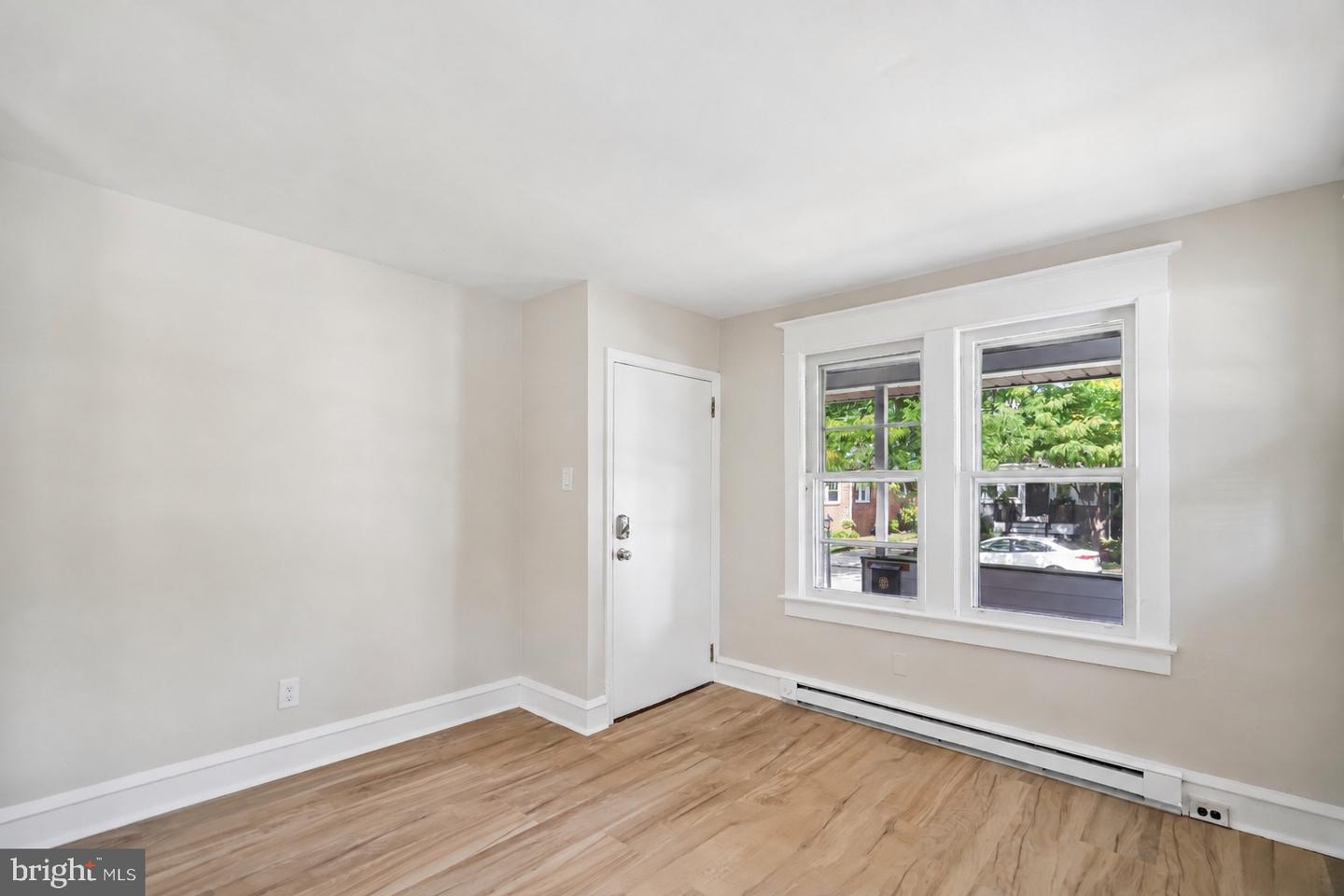 102 E Park Ave #a Property Photo 4