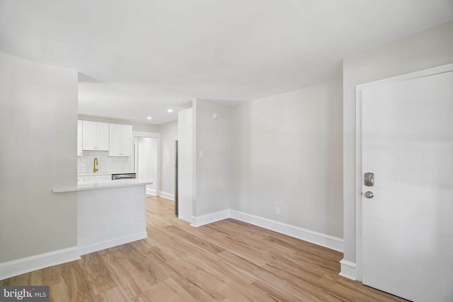 102 E Park Ave #a Property Photo 5