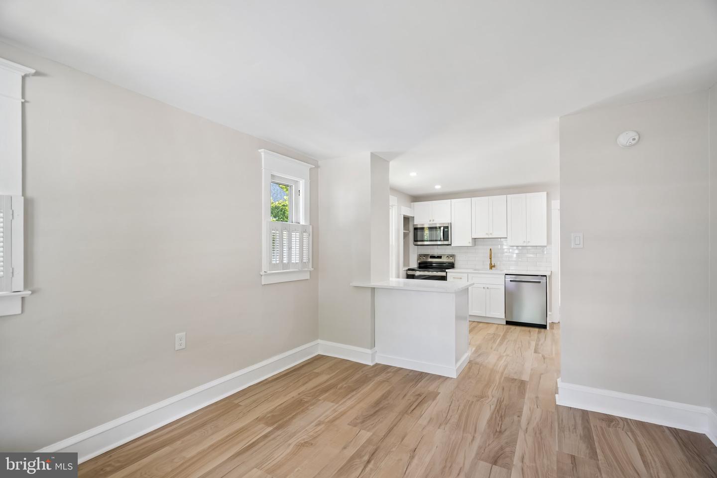 102 E Park Ave #a Property Photo 6