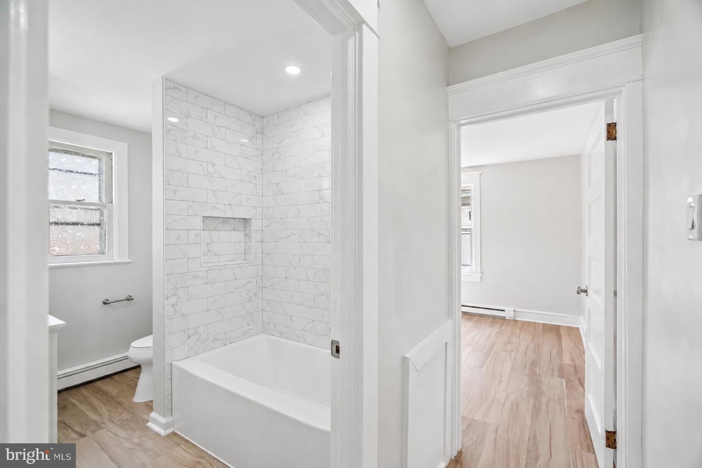 102 E Park Ave #a Property Photo 9