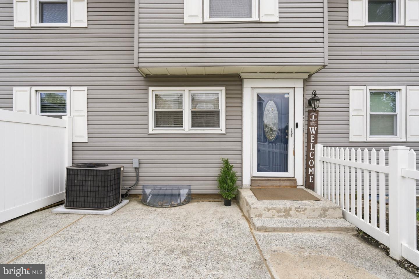 7172 Waldorf Ave Property Photo 2