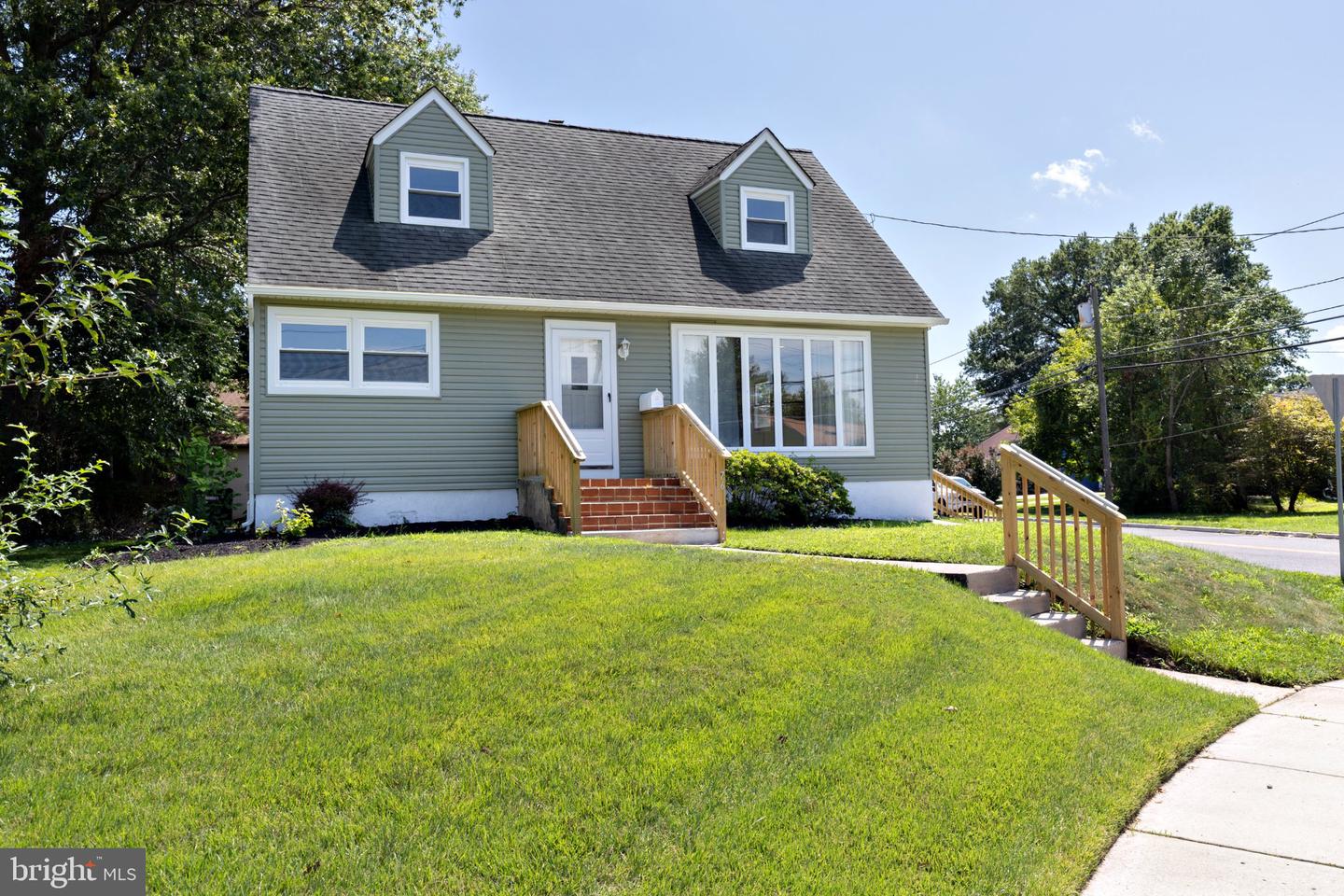 76 HIAWATHA RD Property Photo 1