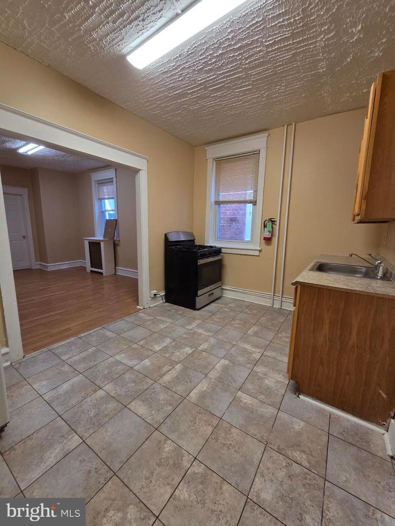 4102 W MAPLE AVE #2ND FLOOR Property Photo 1