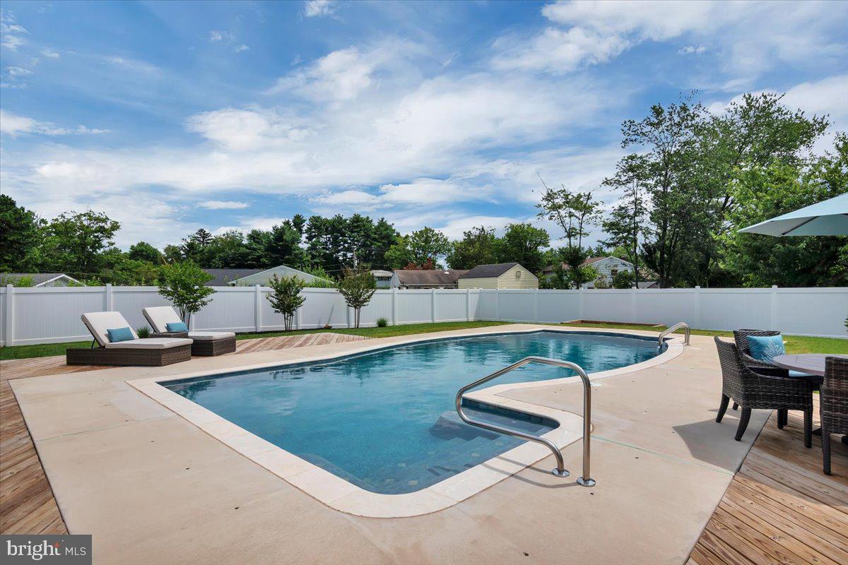 430 Hialeah Dr Property Photo 40
