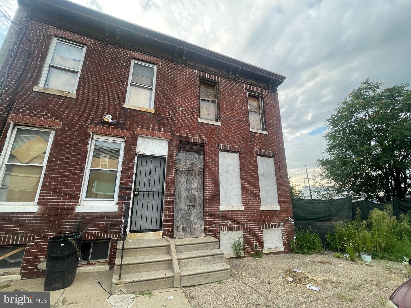 1607 Filmore St Property Photo 1
