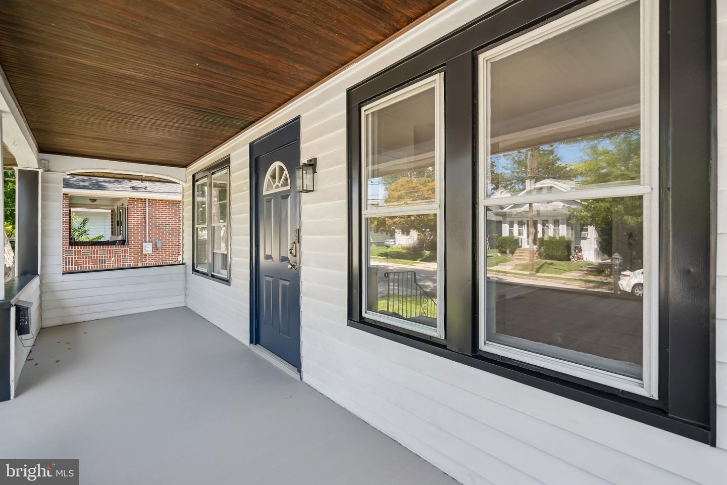 102 E Park Ave #b Property Photo 2
