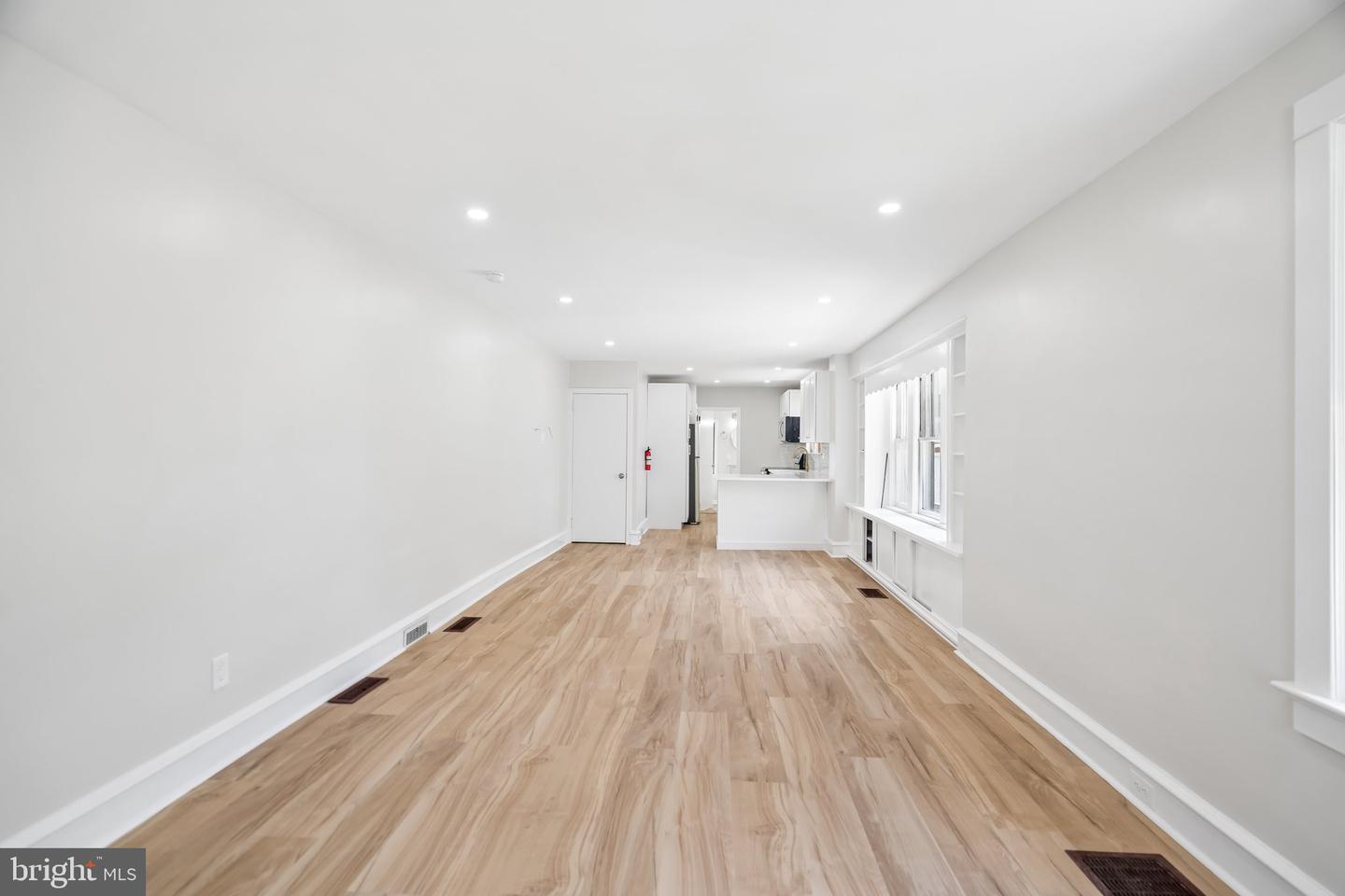 102 E Park Ave #b Property Photo 6