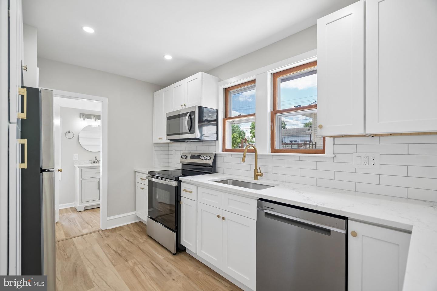 102 E Park Ave #b Property Photo 8