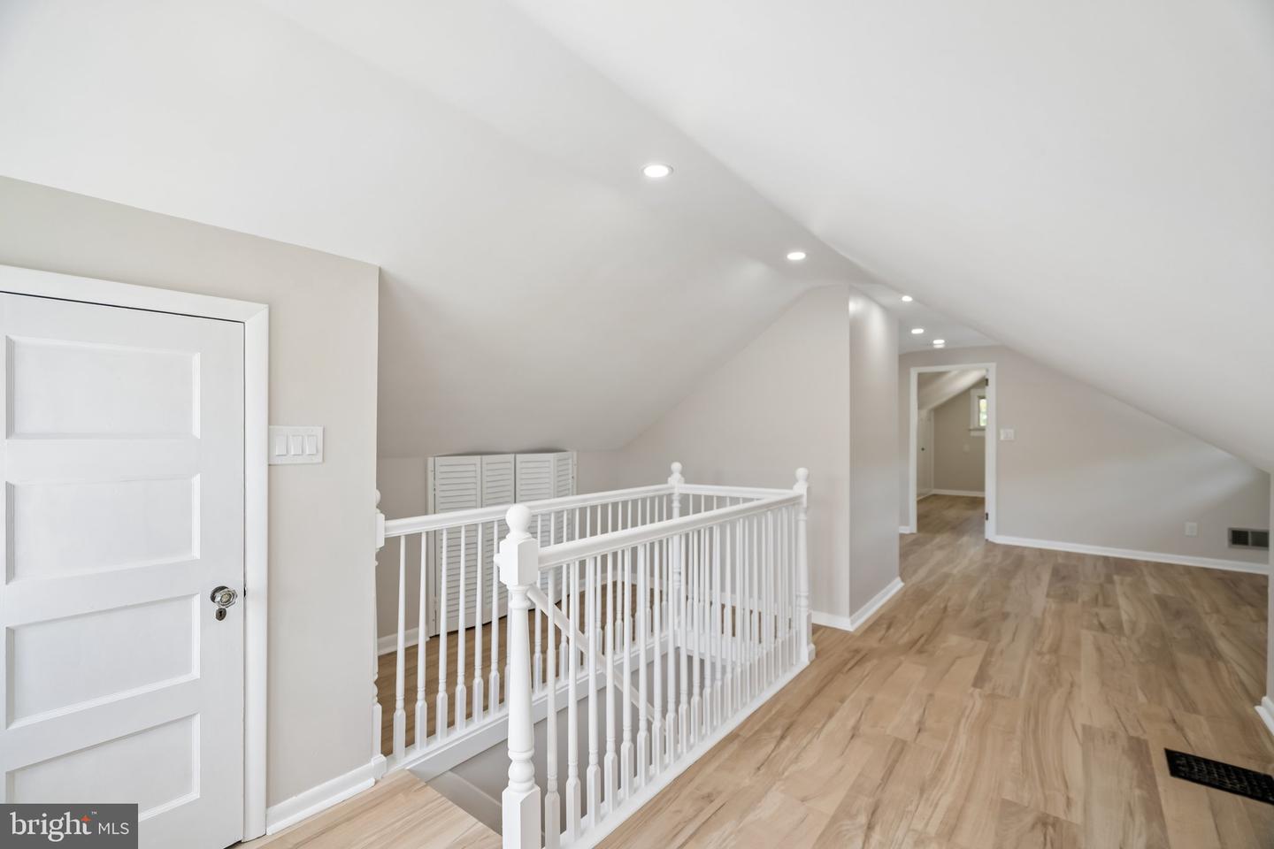 102 E Park Ave #b Property Photo 10