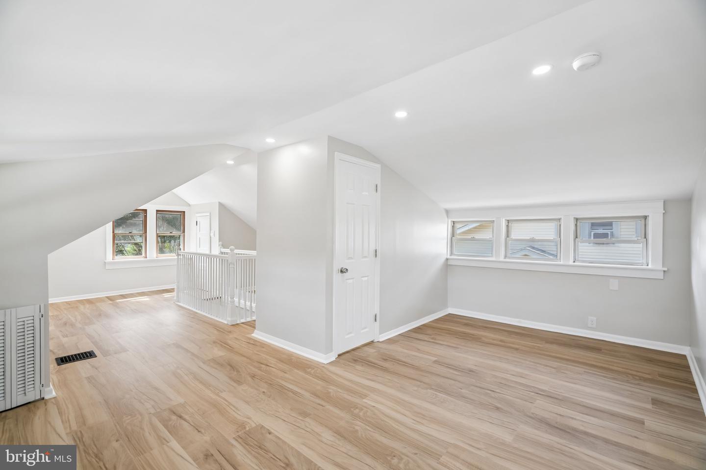 102 E Park Ave #b Property Photo 11