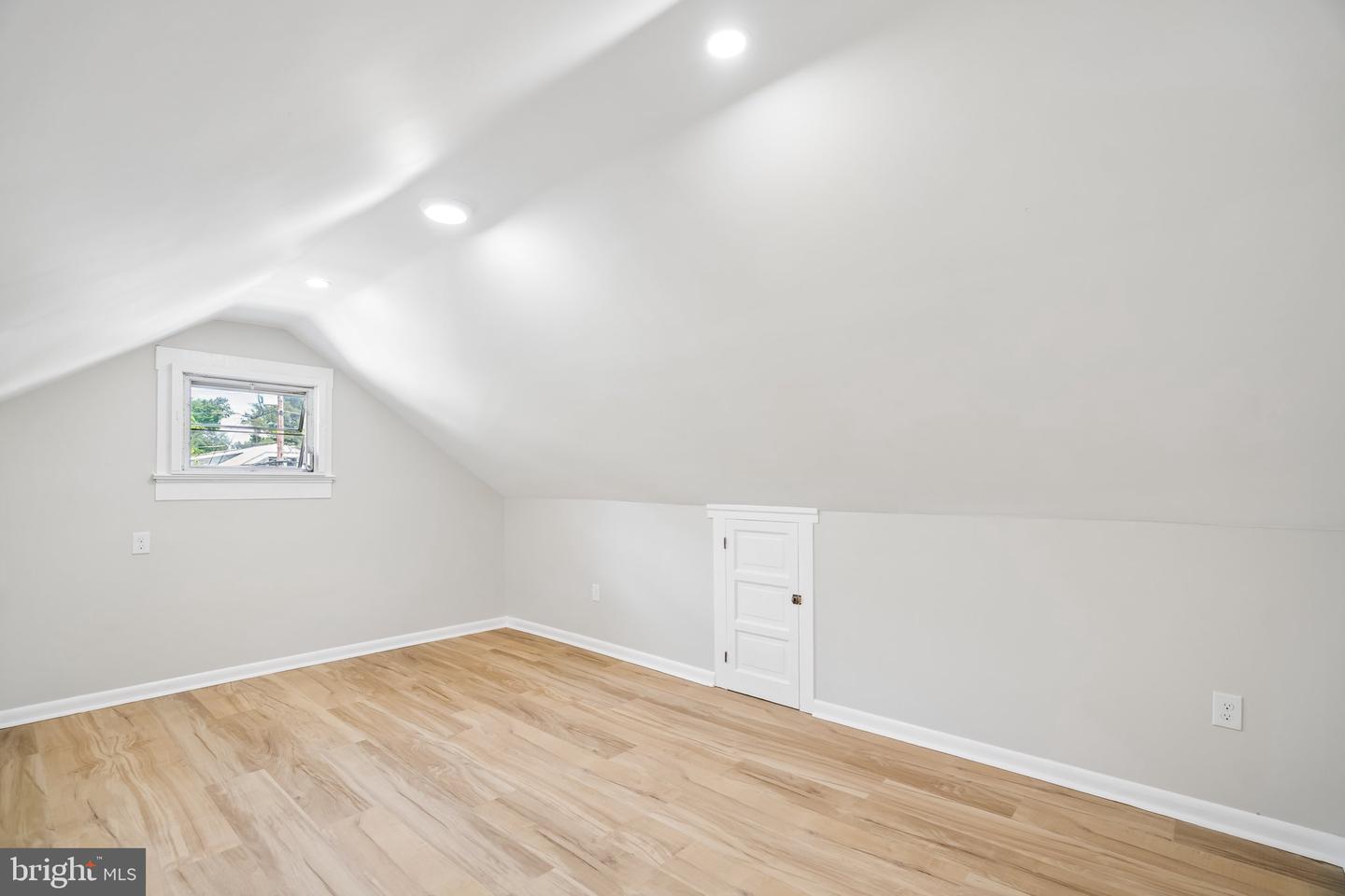 102 E Park Ave #b Property Photo 14