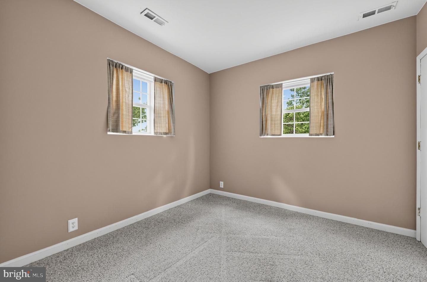 47 E Atlantic Ave Property Photo 21