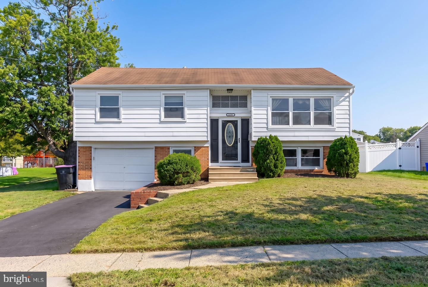1037 LYNWOOD LN