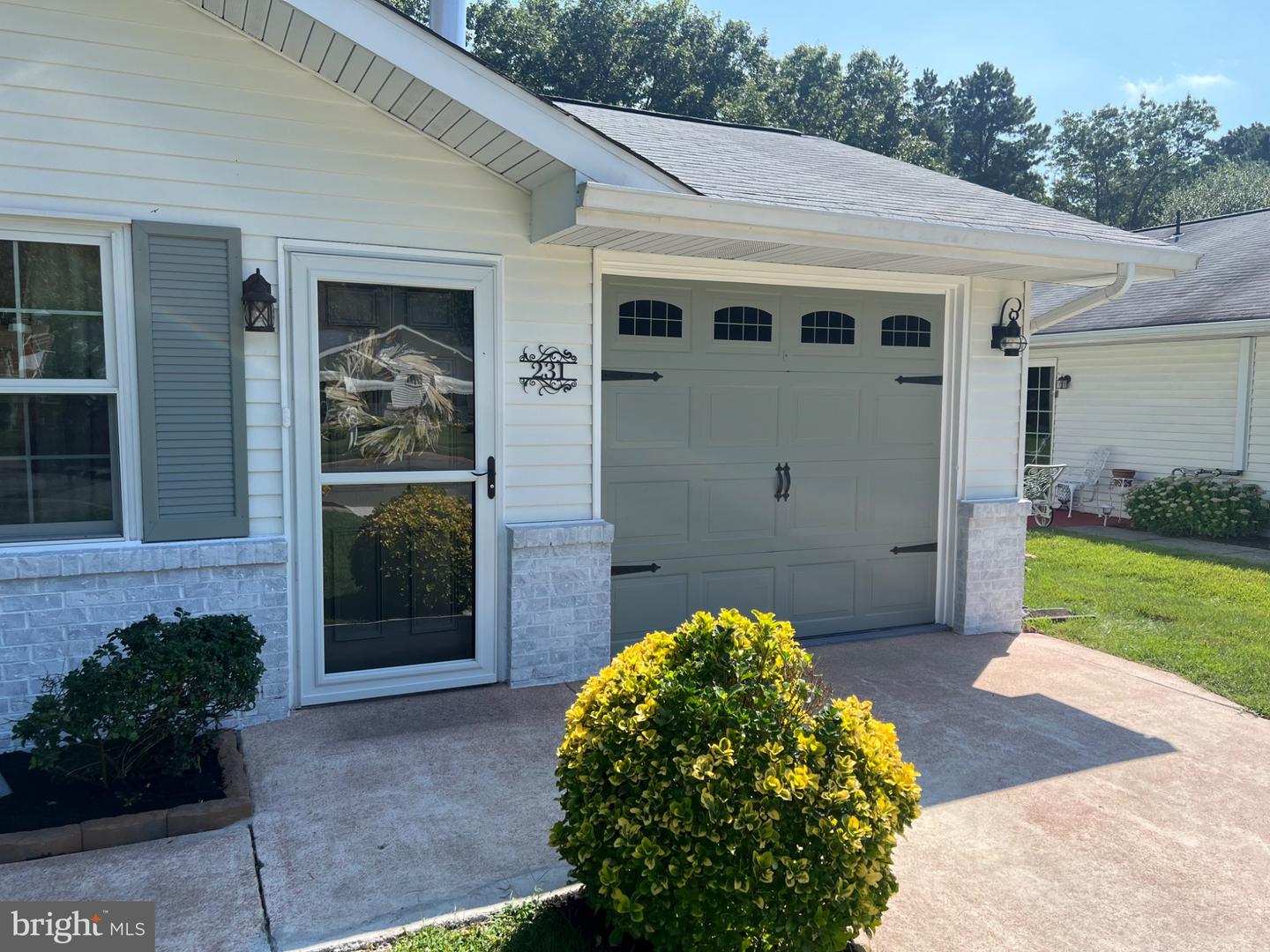 231 Elmtowne Blvd Property Photo 2