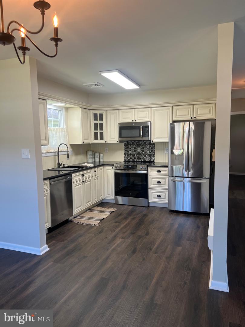 231 Elmtowne Blvd Property Photo 6
