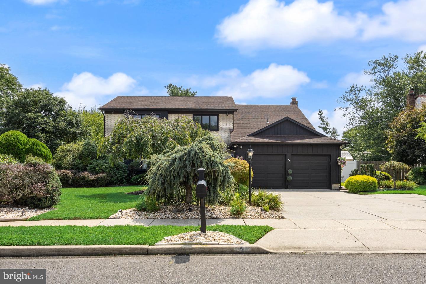 5 Chateau Dr Property Photo 1