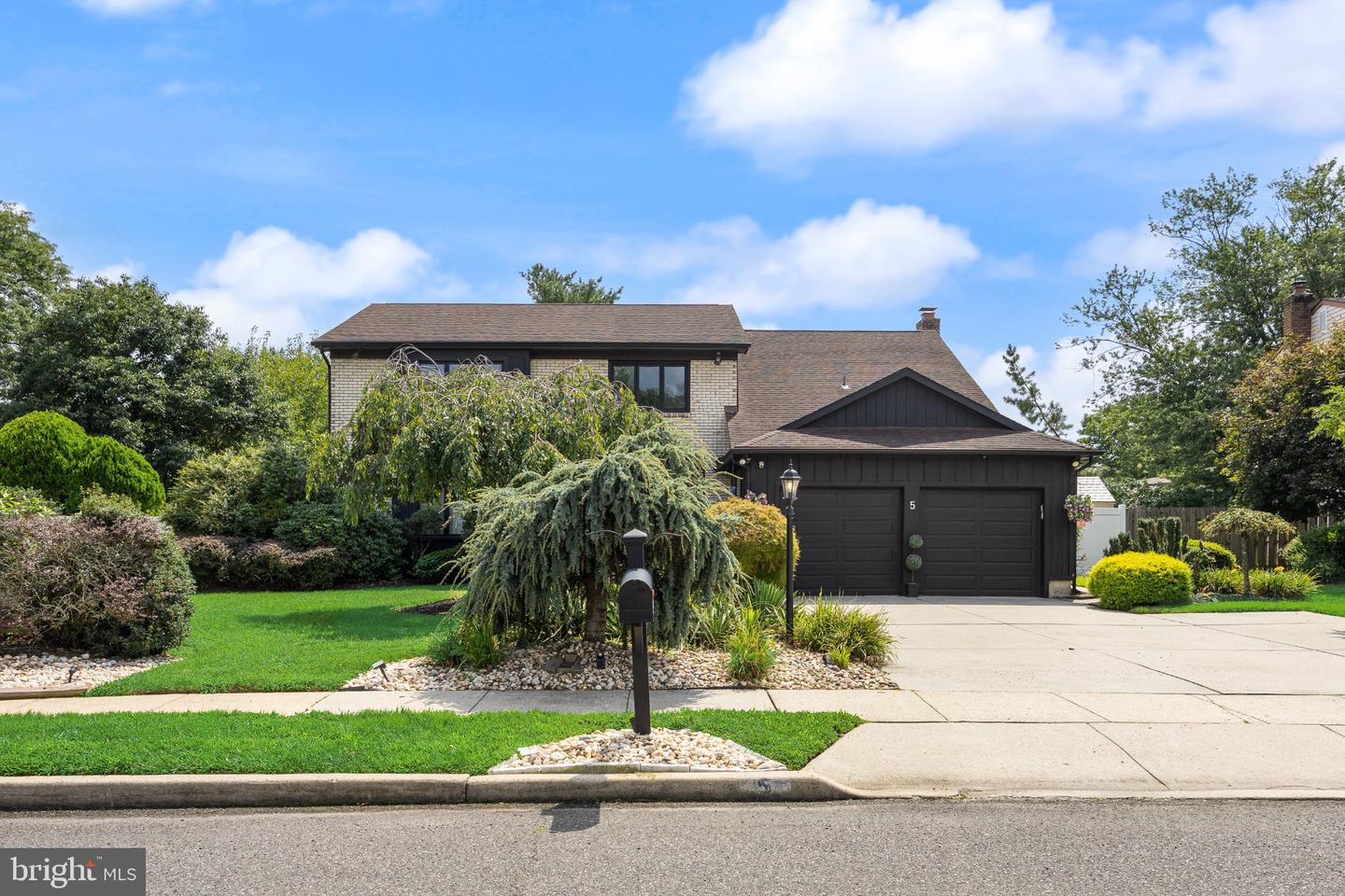 5 Chateau Dr Property Photo 1