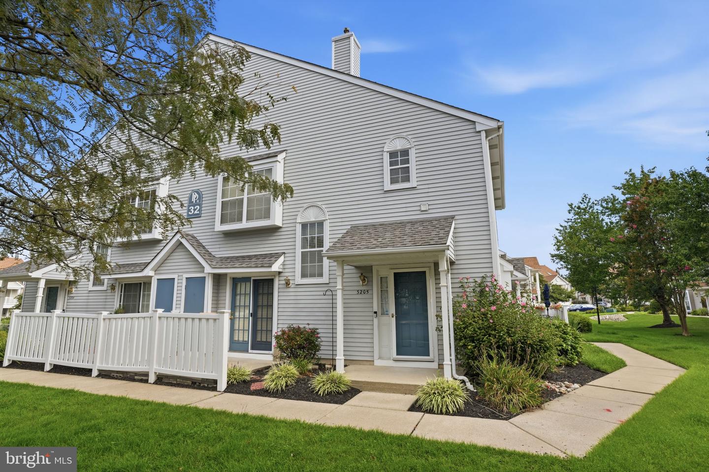 3205 Wimbledon Way Property Photo 1