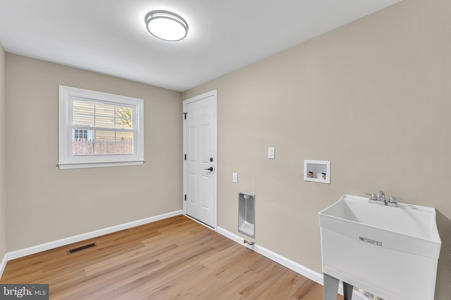 719 Crestbrook Ave Property Photo 34