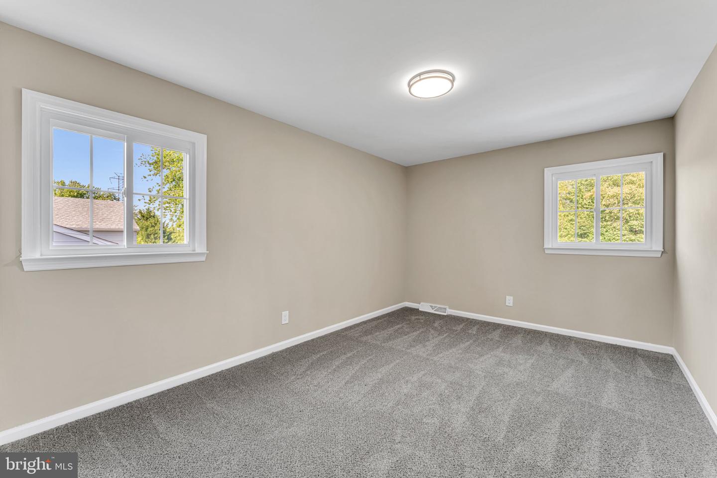 719 Crestbrook Ave Property Photo 44