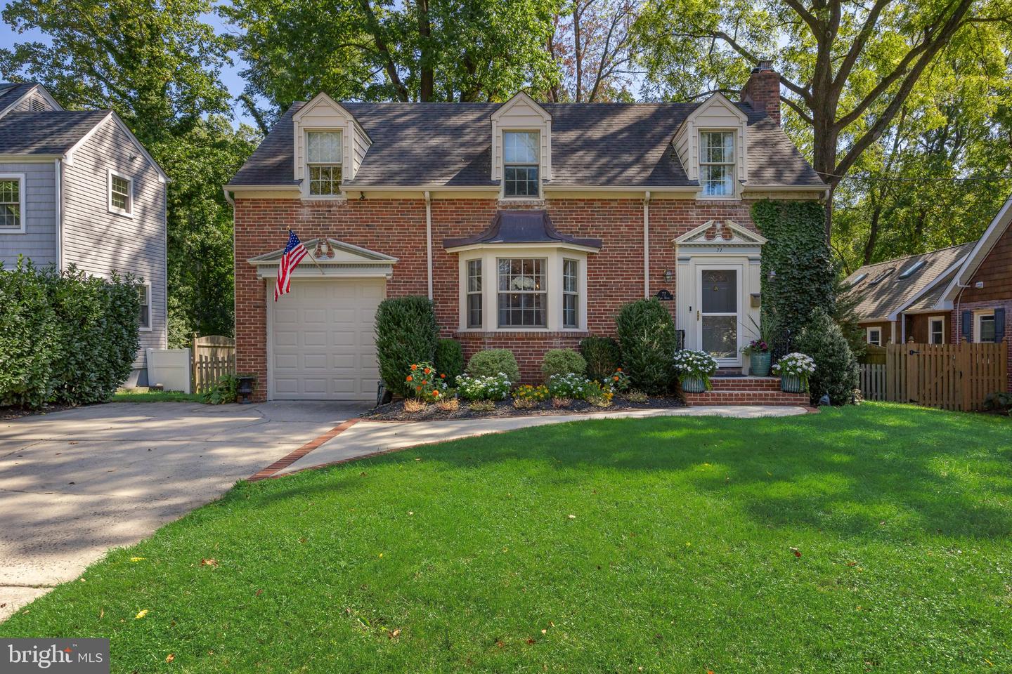 77 Park Dr Property Photo 1