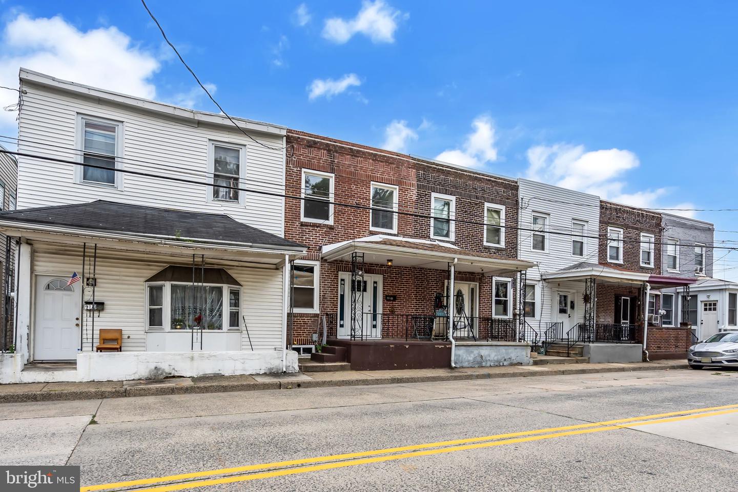 916 JERSEY AVE Property Photo 1