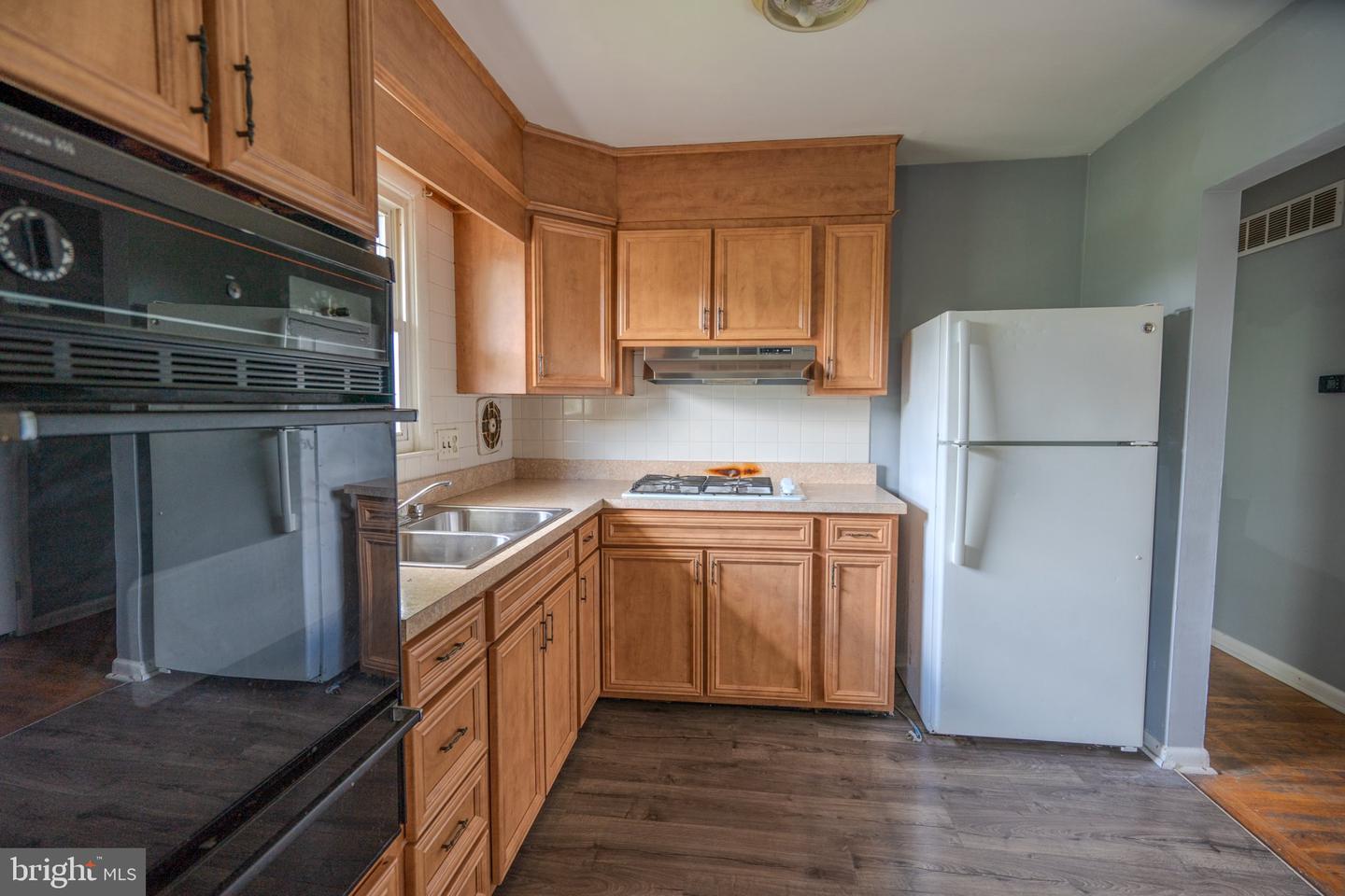 50 E Landing Rd Property Photo 8