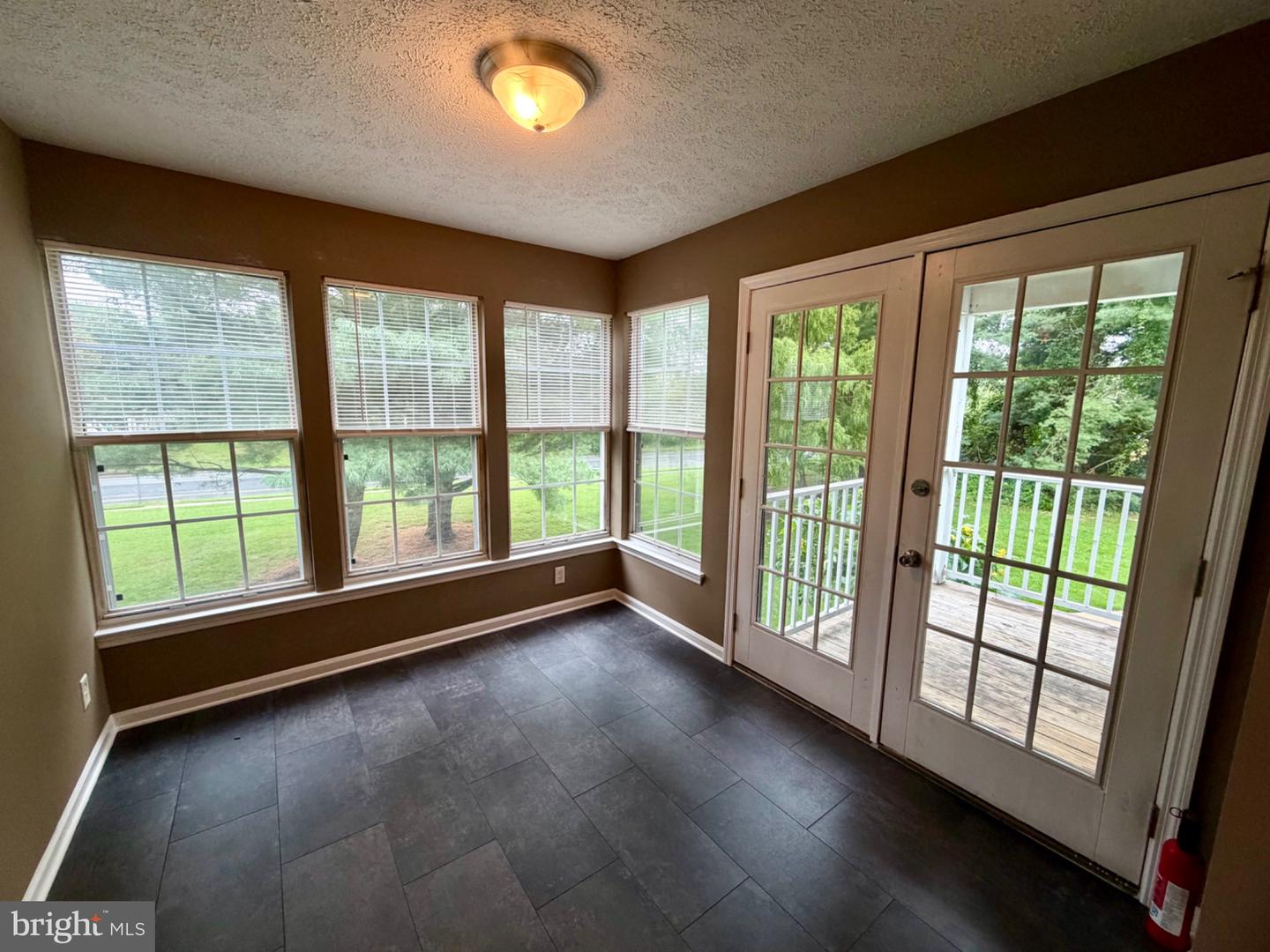 7 Kenwood Dr Property Photo 6