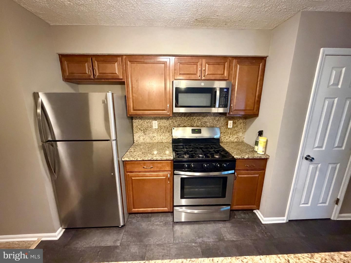 7 Kenwood Dr Property Photo 8