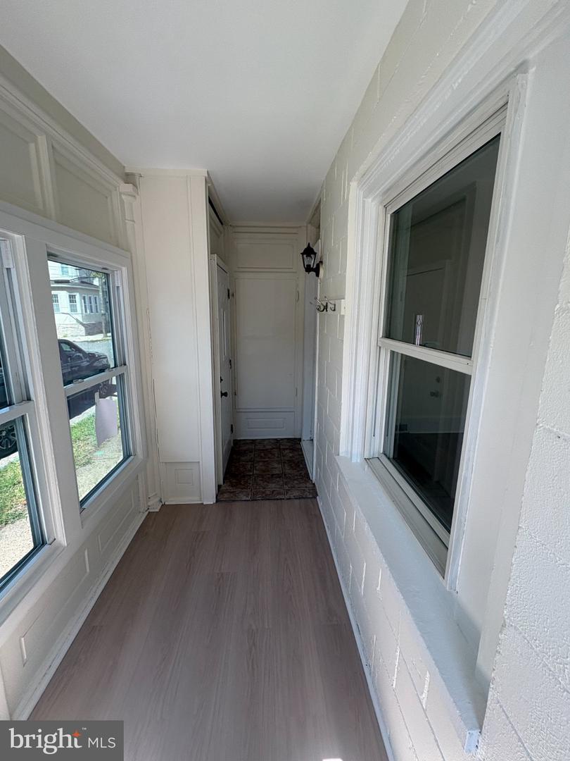 705 Powell St Property Photo 2