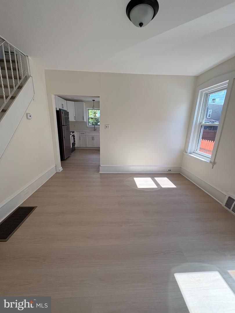 705 Powell St Property Photo 5