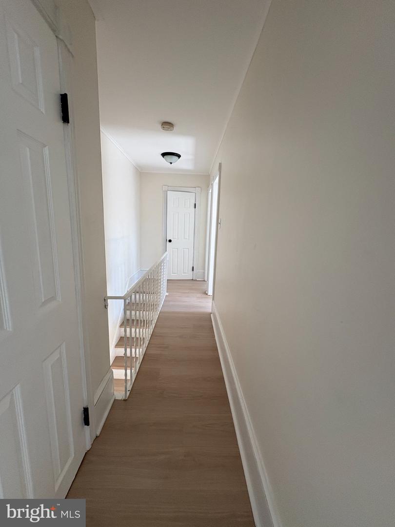 705 Powell St Property Photo 8