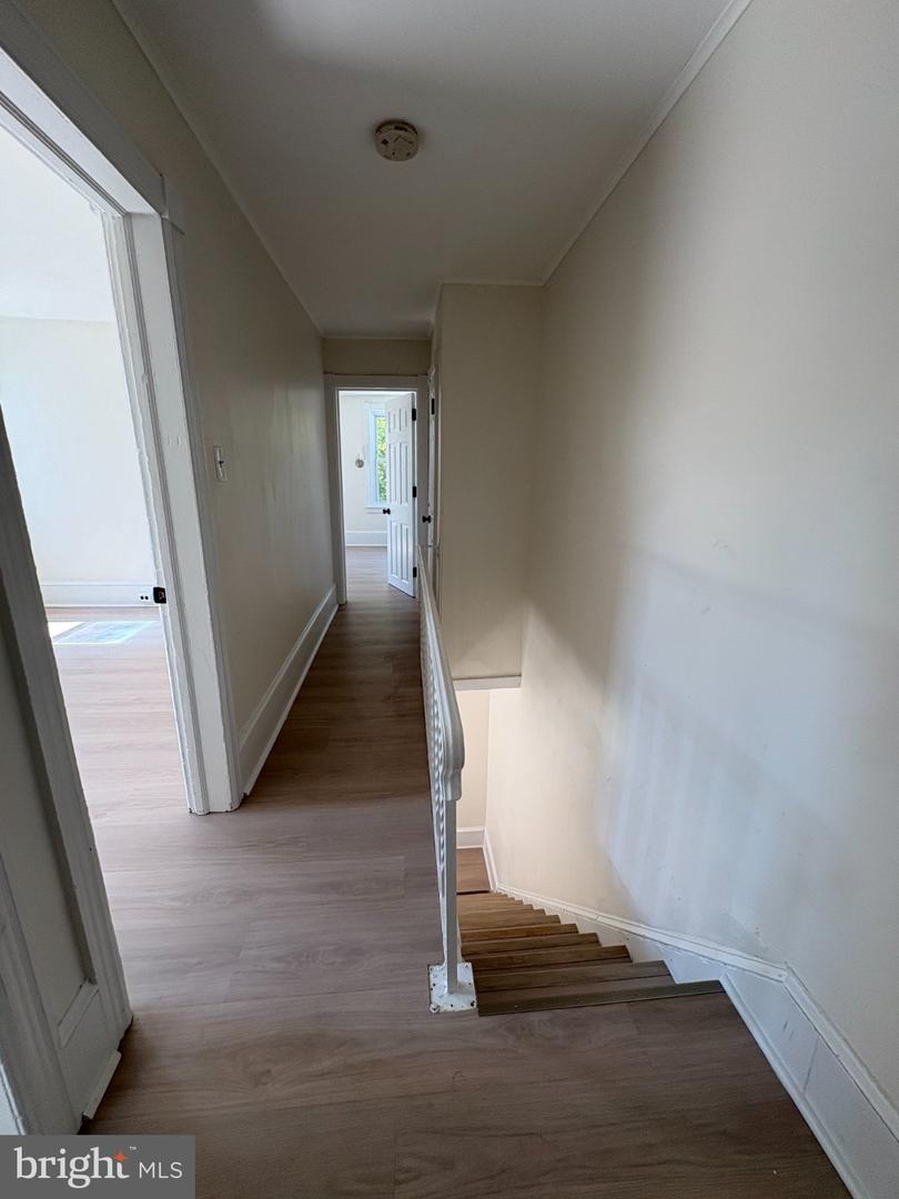 705 Powell St Property Photo 9