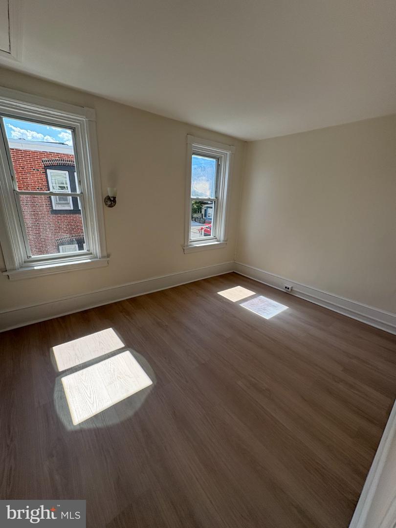 705 Powell St Property Photo 13