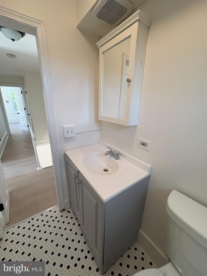 705 Powell St Property Photo 16